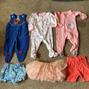 6 Pieces Bundle Baby Girl Clothes size 0-12M